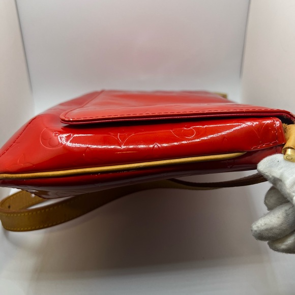 GUC Louis Vuitton Red Vernis Thompson Street Bag - Picture 11 of 11